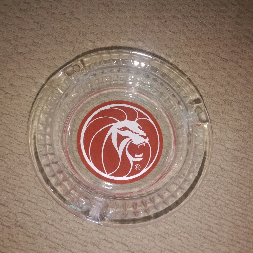 Vintage MGM Grand Las Vegas Casino Ashtray Lion Head Logo 4 1/2" Diameter